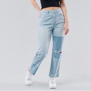 Hollister Ultra High Rise Vintage Straight Jean Size 1R / 25 Light wash
